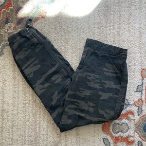 Anthropologie Sanctuary Low-Rise Camouflage/Camo Cargo Cropped Tie-Ankle Pants